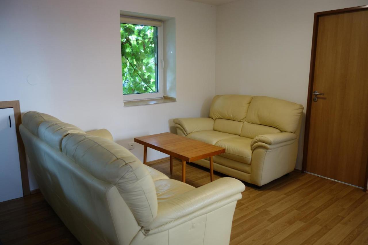 Apartman Hulin, Chrastany - Bily Exteriör bild