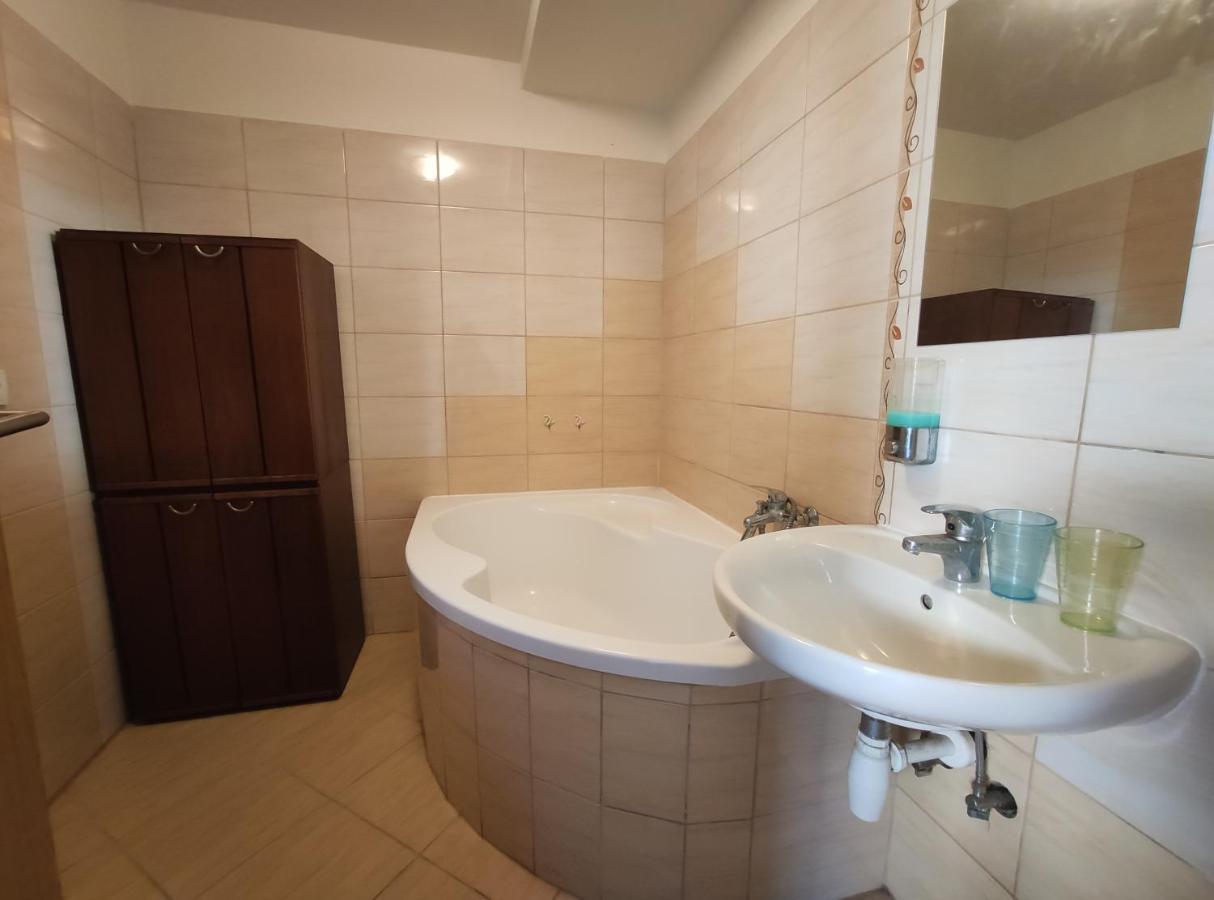 Apartman Hulin, Chrastany - Bily Exteriör bild